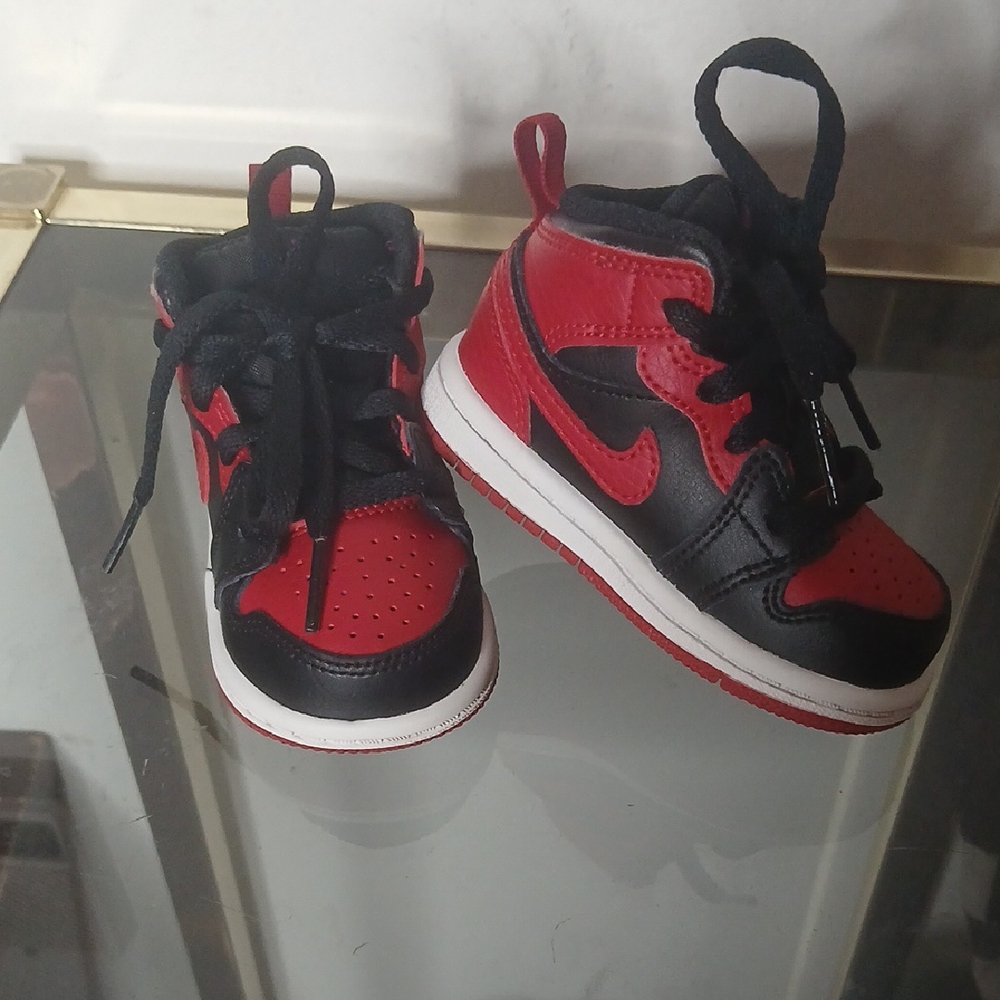 Nike Jordan 1 Mids "Banned" Size 4c